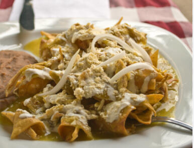 Chilaquiles con Huevo o pollo $40
